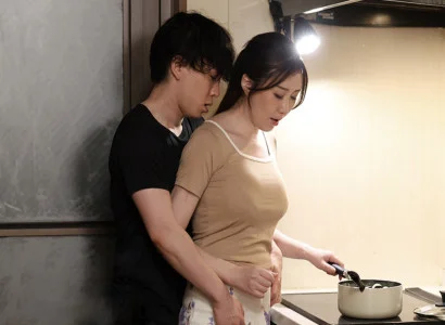 Bà mẹ kế đáp ứng mọi nhu cầu của con chồng